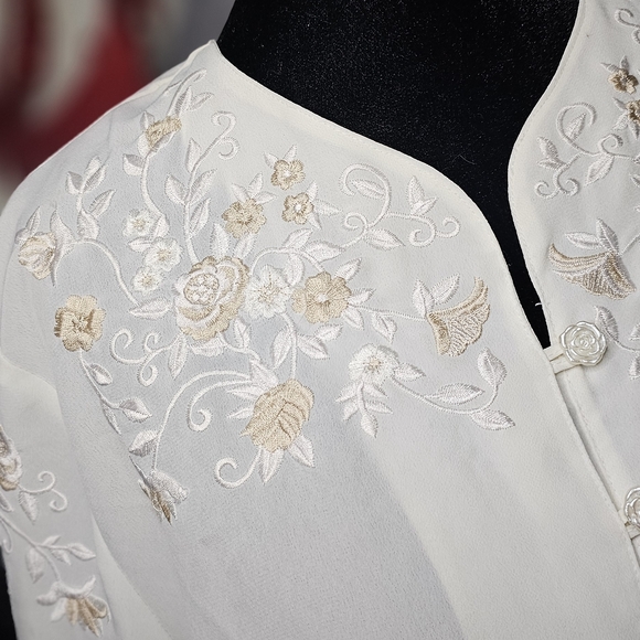 VINTAGE 90s Ship 'n Shore Embroidered Mandarin Blouse | Rose Buttons - Picture 6 of 6